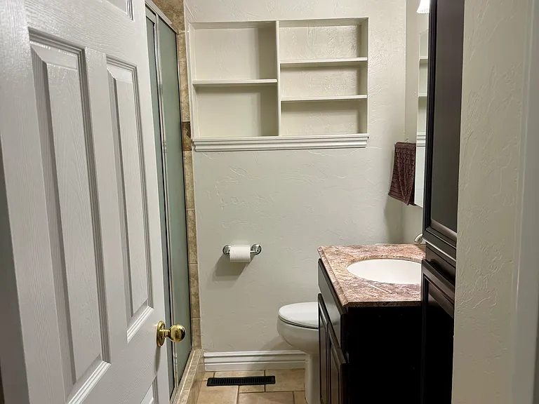 883 N 1000 E — Photo 12