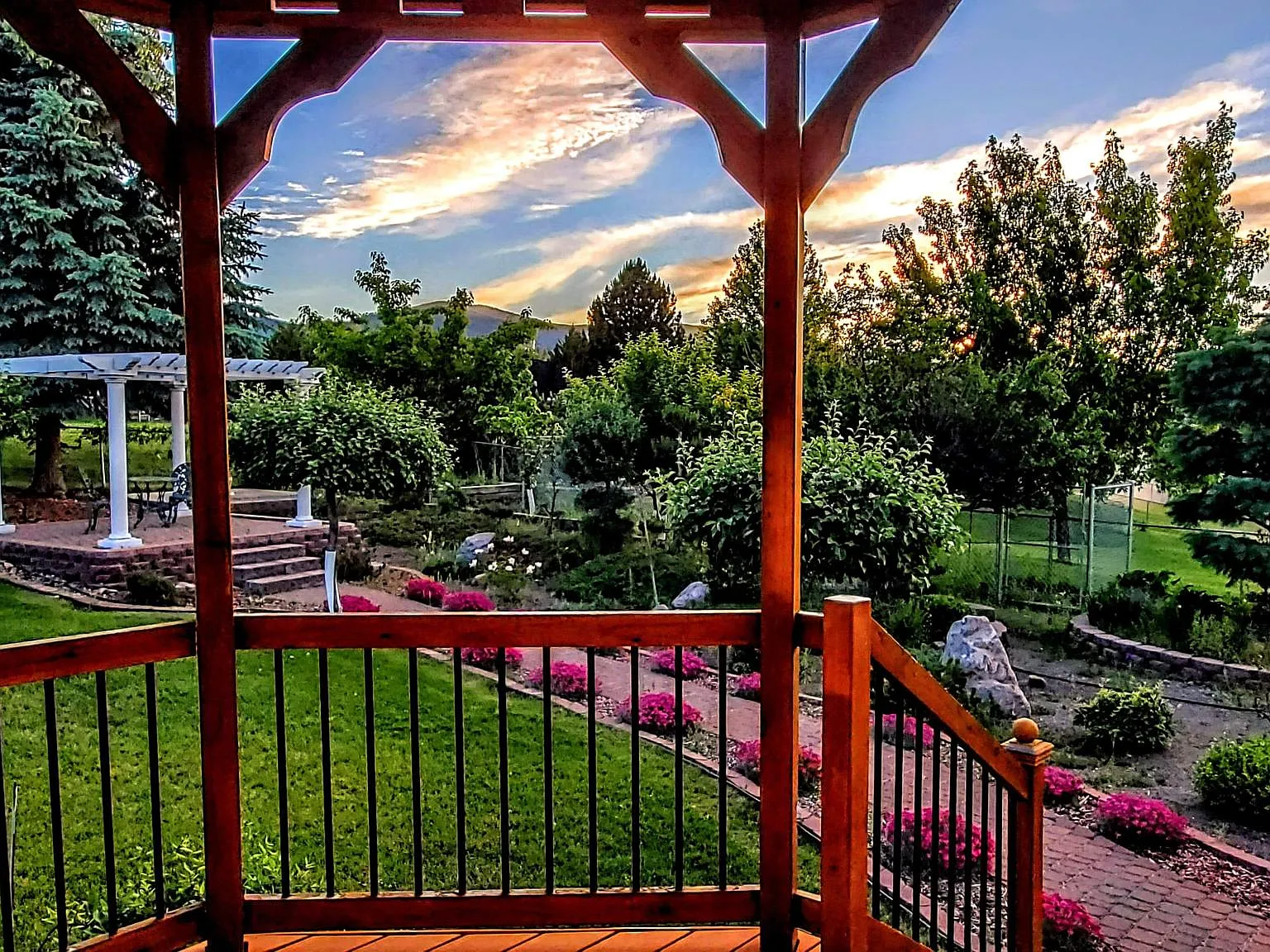 3 bed, 2.5 bath, 2800 sqft, $3,500 — Photo 2