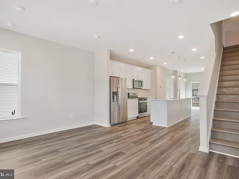244 Mainstream Dr — Photo 16