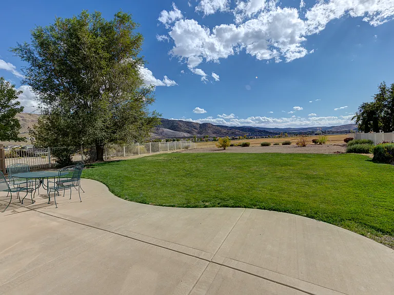 2050 Brittany Meadows Dr — Photo 1