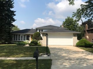 7712 Cherry Tree Ln, Willowbrook, IL 60527