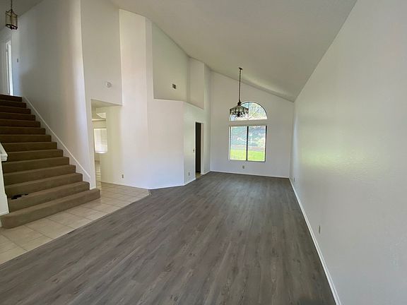 4th image of 1333 Crestmont Dr