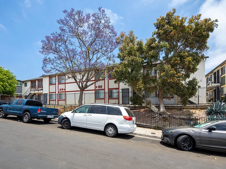 3 bed 2 bath in the heart of San Diego — Photo 2