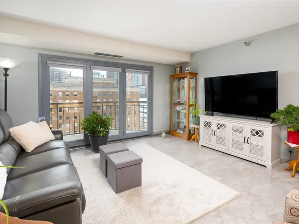 300 Walnut St Unit 1301, Des Moines, IA 50309