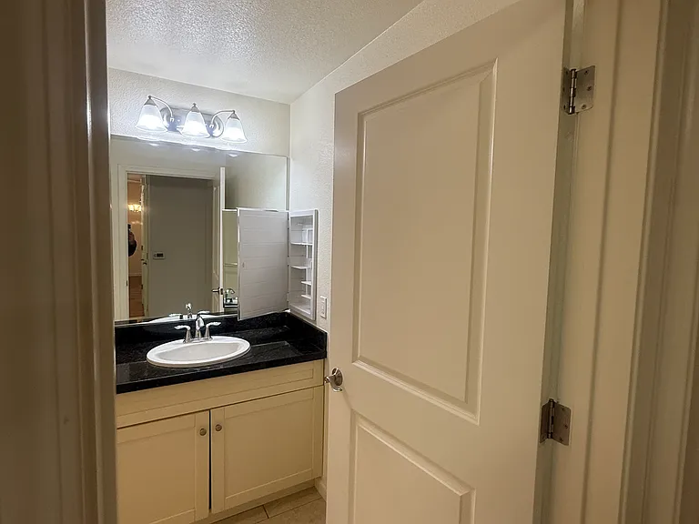 Diamond Creek Condominiums/ Apartments — Photo 19