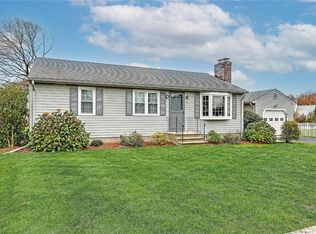 81 Crown Ave E, Riverside, RI 02915