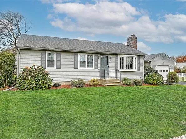 81 Crown Ave E, Riverside, RI 02915