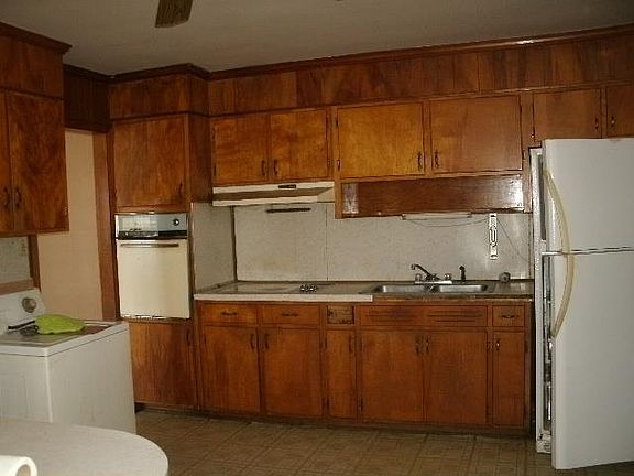3rd image of 219 Englewood Ln