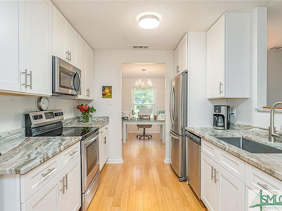 3rd image of 5 Lakewood Ct
