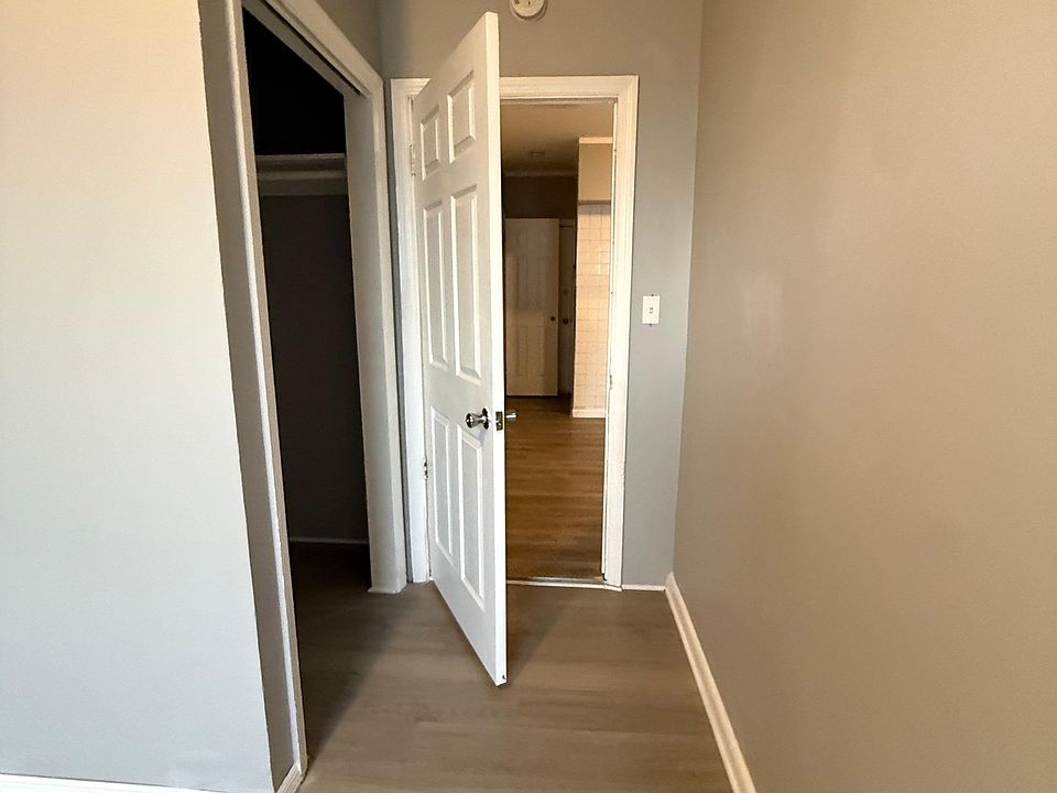 1st image of 327 Danforth Ave APT 4