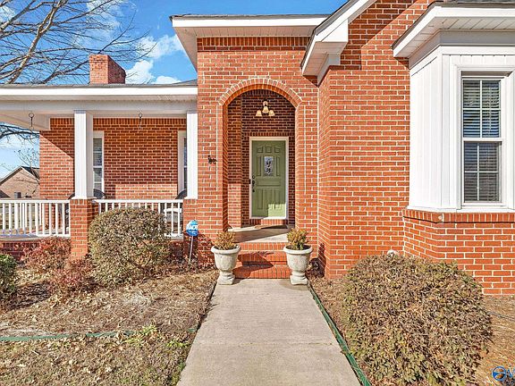 2nd image of 2209 Springdale Dr SW