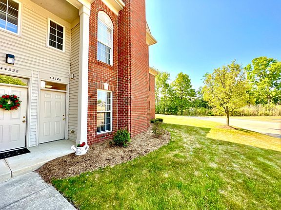 5th image of 44328 Lakepointe Dr