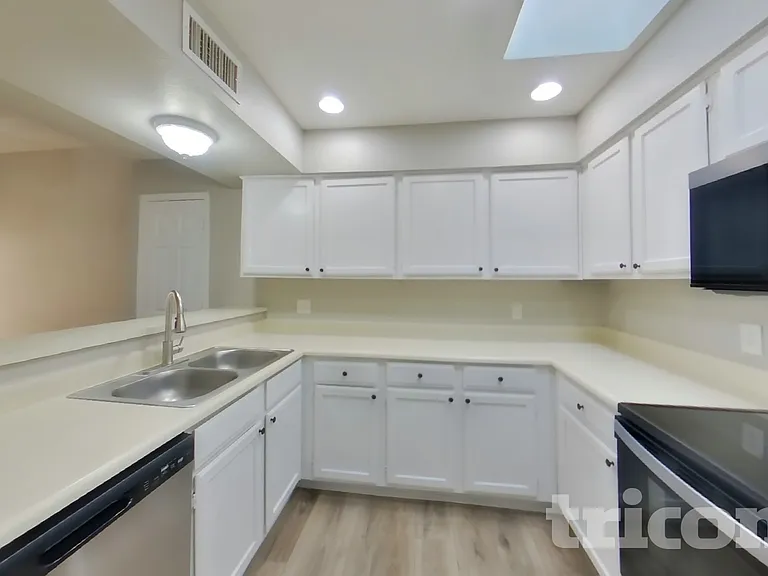 14239 N 50th Dr — Photo 5