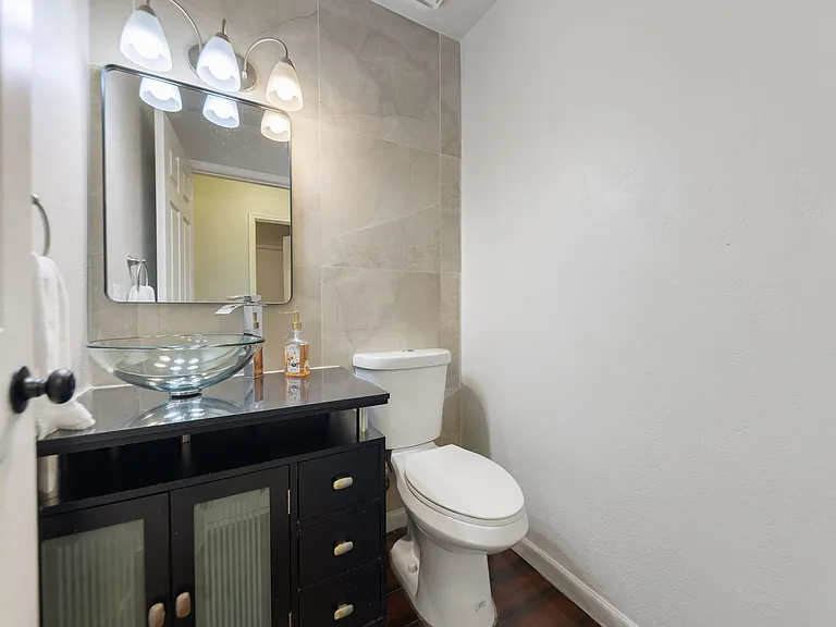 509 Newberry St — Photo 32