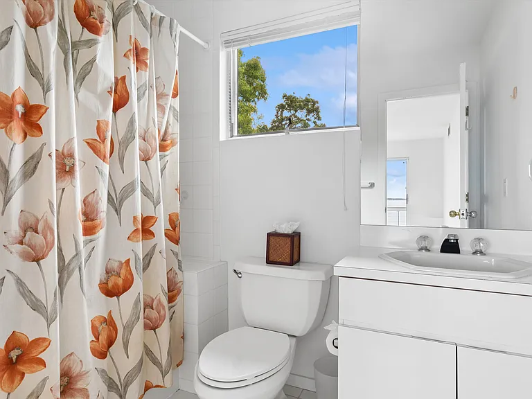 135 Edgemere Dr — Photo 22