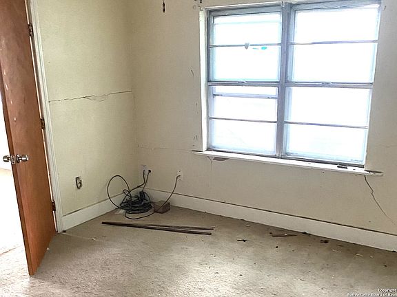 4th image of 1326 NW 23rd St