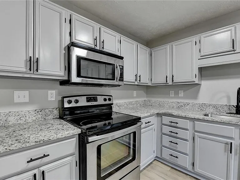 3876 Meadow Creek Dr — Photo 7