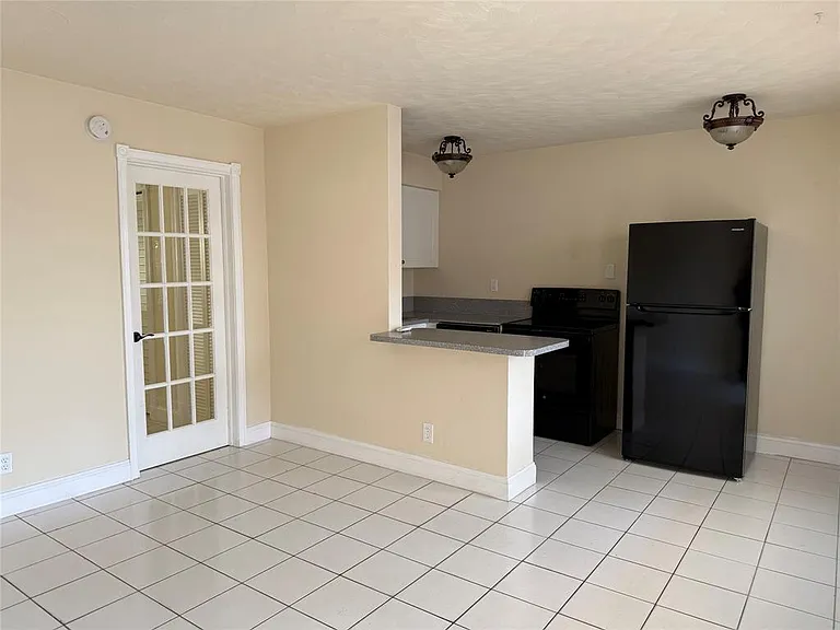 1219 NE 14th Ave #4 — Photo 1