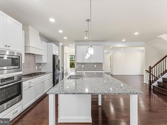 2nd image of 148 Gardenia Dr