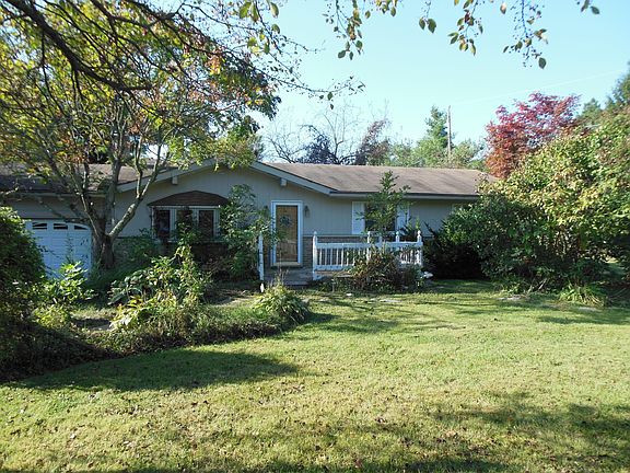 3rd image of 8 Summit Glen Dr SW