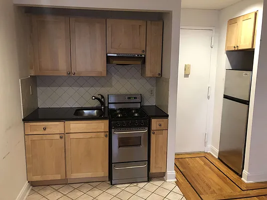 Rented by Waverly Realty Associates | media 4