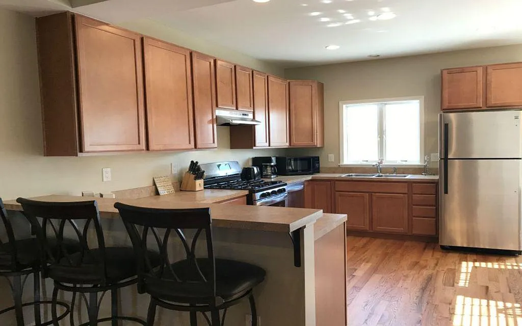 3 bed, 2.5 bath, $3,350 — Photo 2