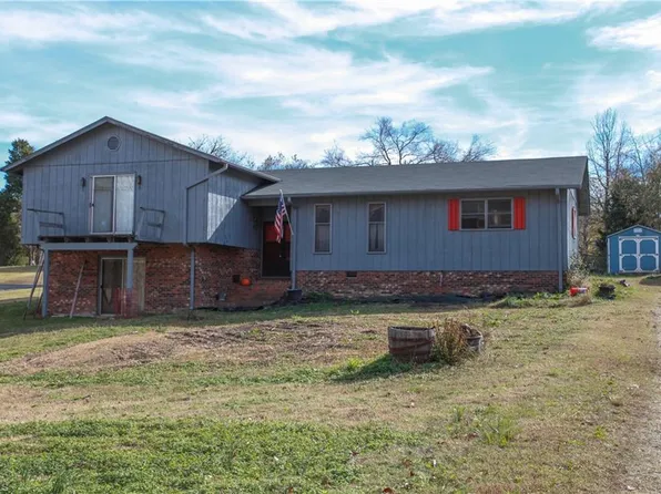 296 Carroll Cres, Thomasville, NC 27360
