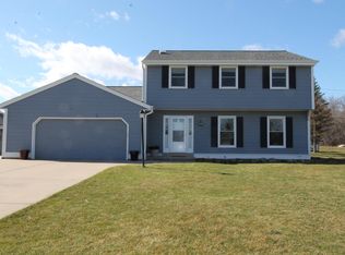 5755 W Upham Ave, Greenfield, WI 53220