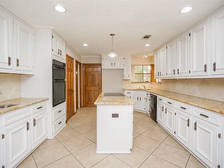 2918 E Elm Cir — Photo 1