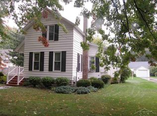 411 S Chapman St, Chesaning, MI 48616