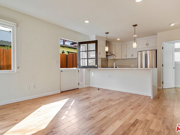 5th image of 838 Hilldale Ave