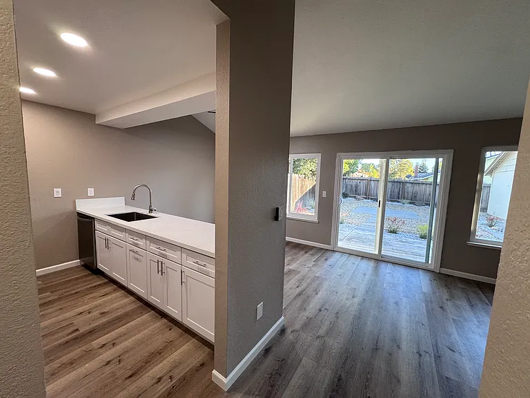 1565 Buttercup Ct — Photo 5