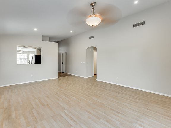 4th image of 1514 S 82nd Dr