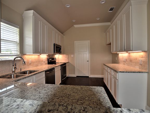 5th image of 2830 S Lillis Ln