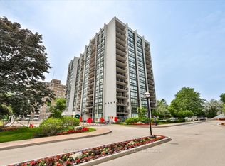 2185 Marine Dr #304, Oakville, ON L6L 5L6