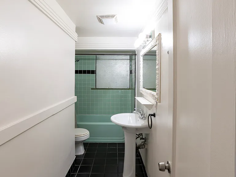 1014 N Gardner St #1015 — Photo 42