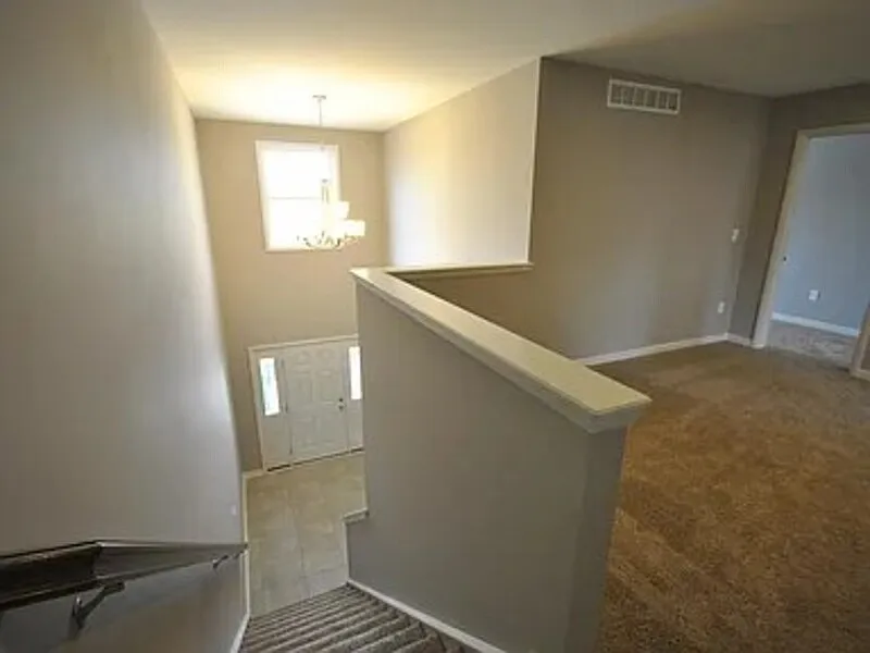3 bed, 2.5 bath, 2052 sqft, $3,300 — Photo 2
