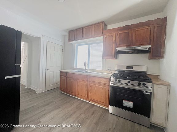 5th image of 416 W Willow St