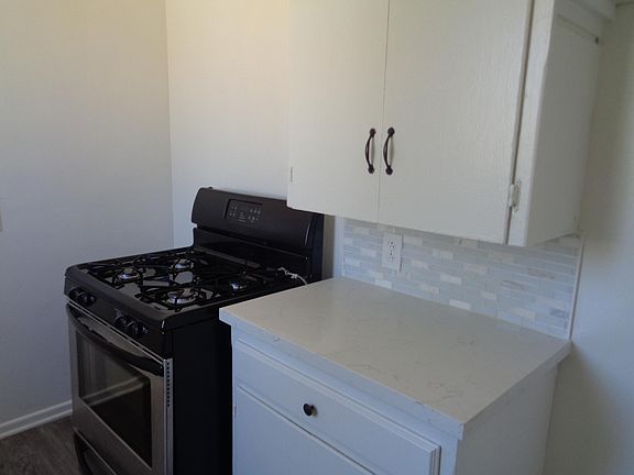 3rd image of 821 E 46th St