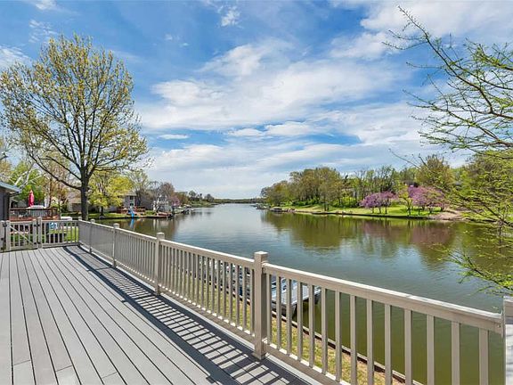 4th image of 15 Lakeside Cir