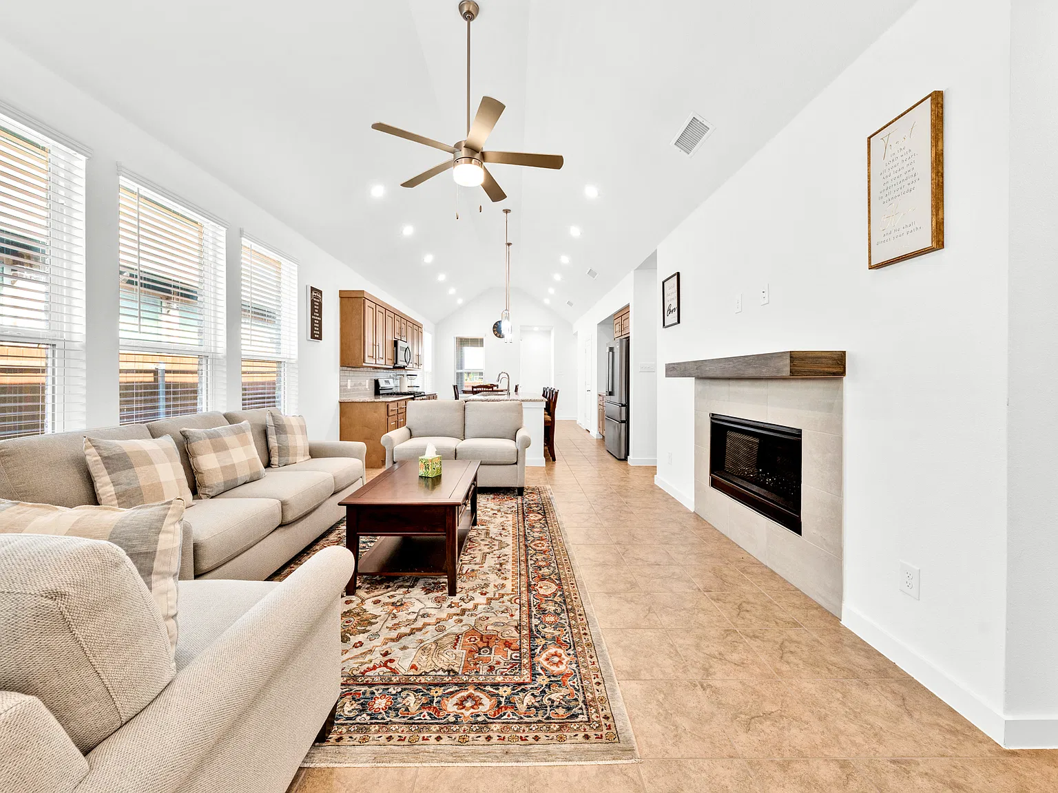 3 bed, 1511 sqft, $2,595 — Photo 2