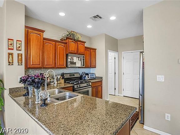 5th image of 4332 Penguin Ave