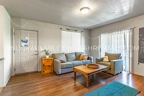 843 E 620 N Photo 1