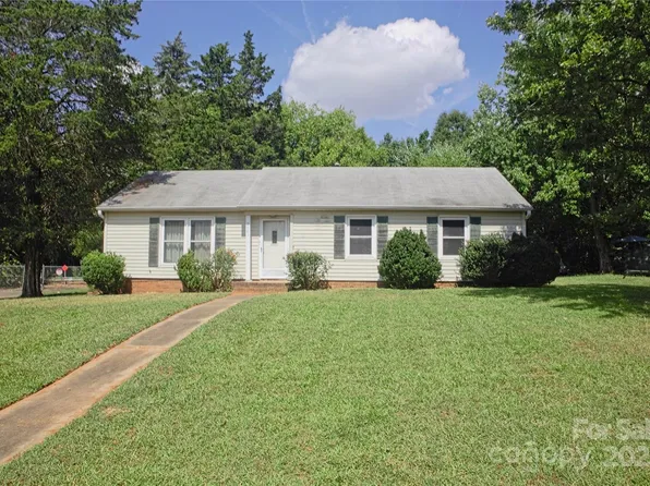9403 Deer Run Ct, Charlotte, NC 28273