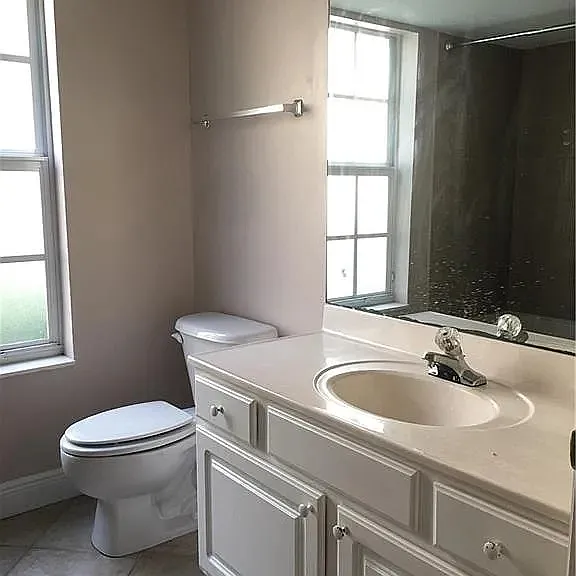Guests full Bathroom