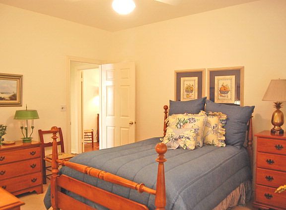 5th image of 324 Olympic Dr