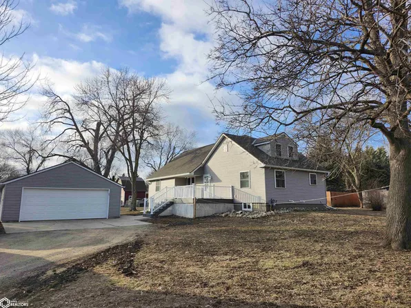 1026 Pleasant St, Forest City, IA 50436