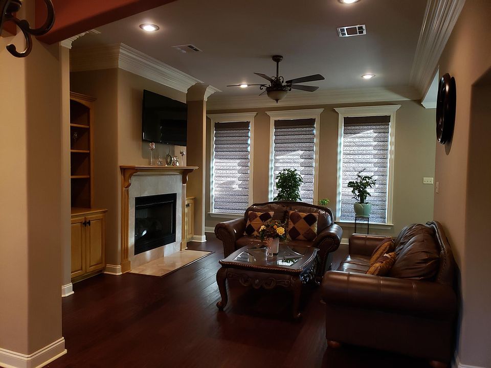 2nd image of 215 Metairie Ct