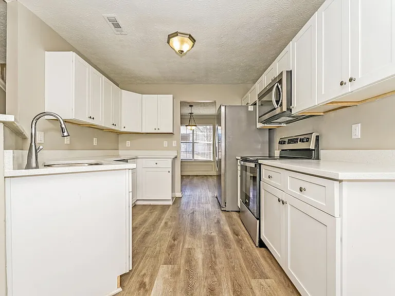 654 Highpoint Way — Photo 7