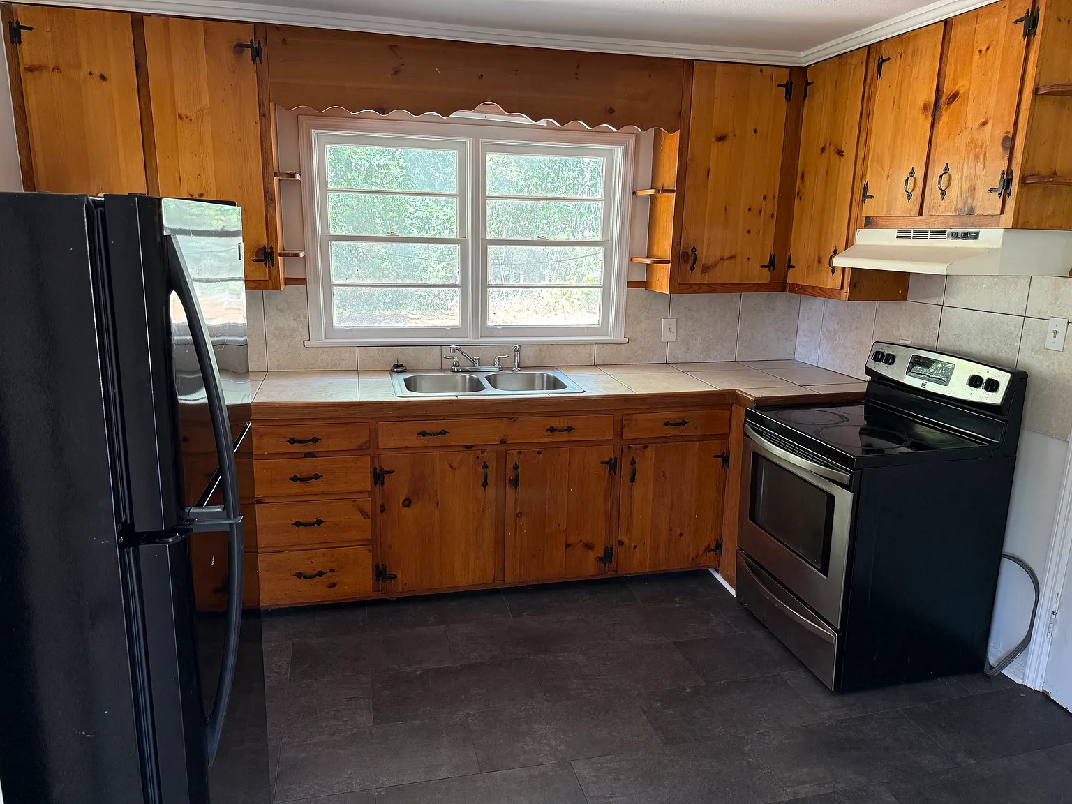 1609 Woodrow Ave — Photo 2